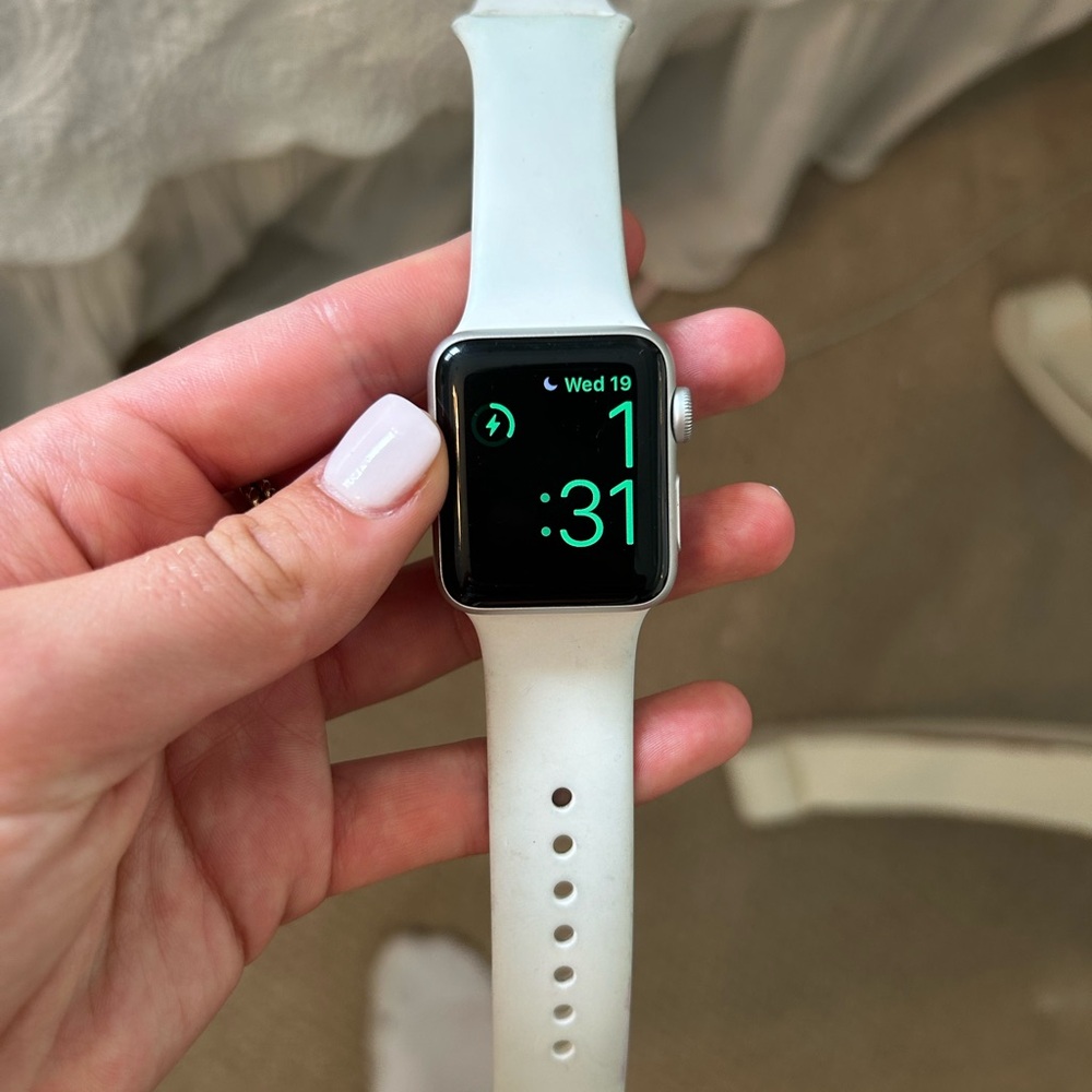 Apple Watch Series 3  38MM Aluminum Case